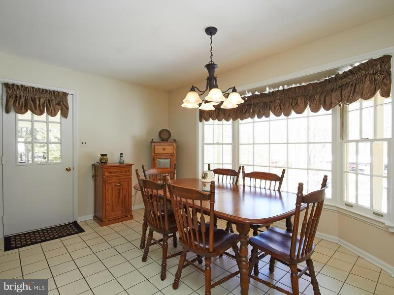 7205 Ridgeway Drive Manassas, VA 20112 - Photo 4 of 29 Kitchen