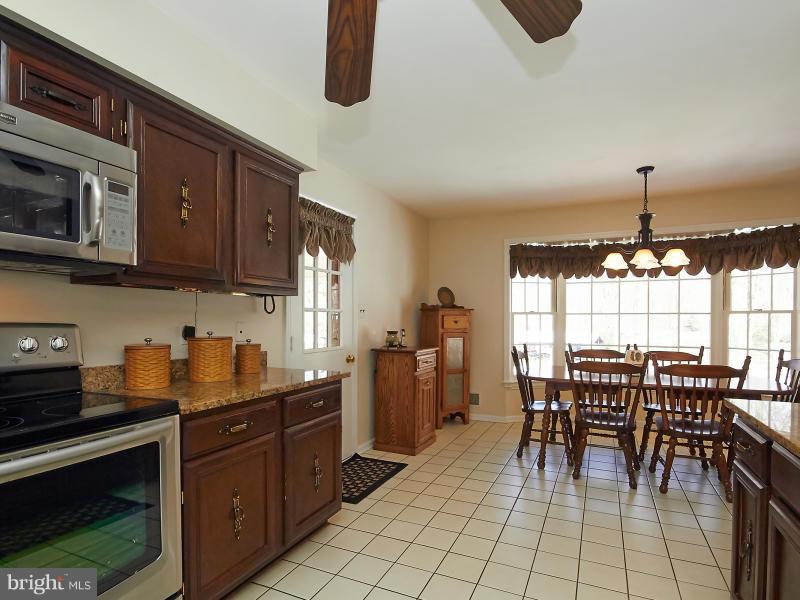 7205 Ridgeway Drive Manassas, VA 20112 - Photo 5 of 29 Kitchen