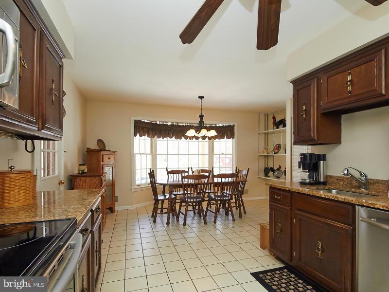 7205 Ridgeway Drive Manassas, VA 20112 - Photo 6 of 29 Kitchen