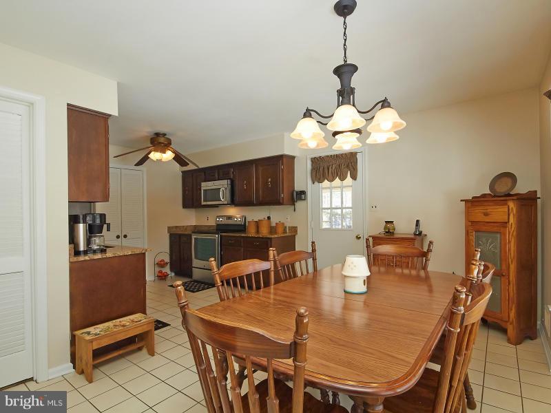 7205 Ridgeway Drive Manassas, VA 20112 - Photo 9 of 29 Kitchen