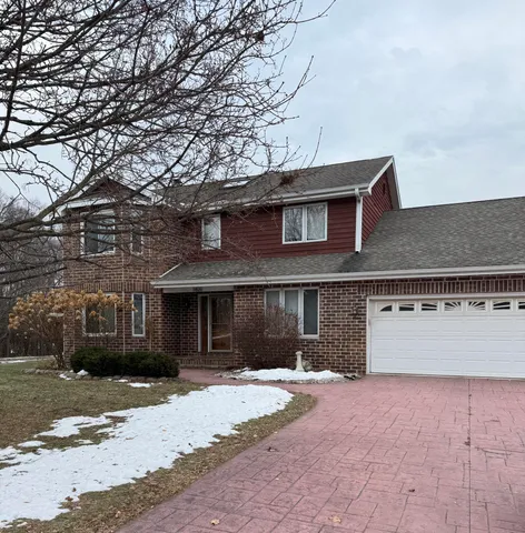 $2,250 | 1820 Division Street, East Troy, WI 53120