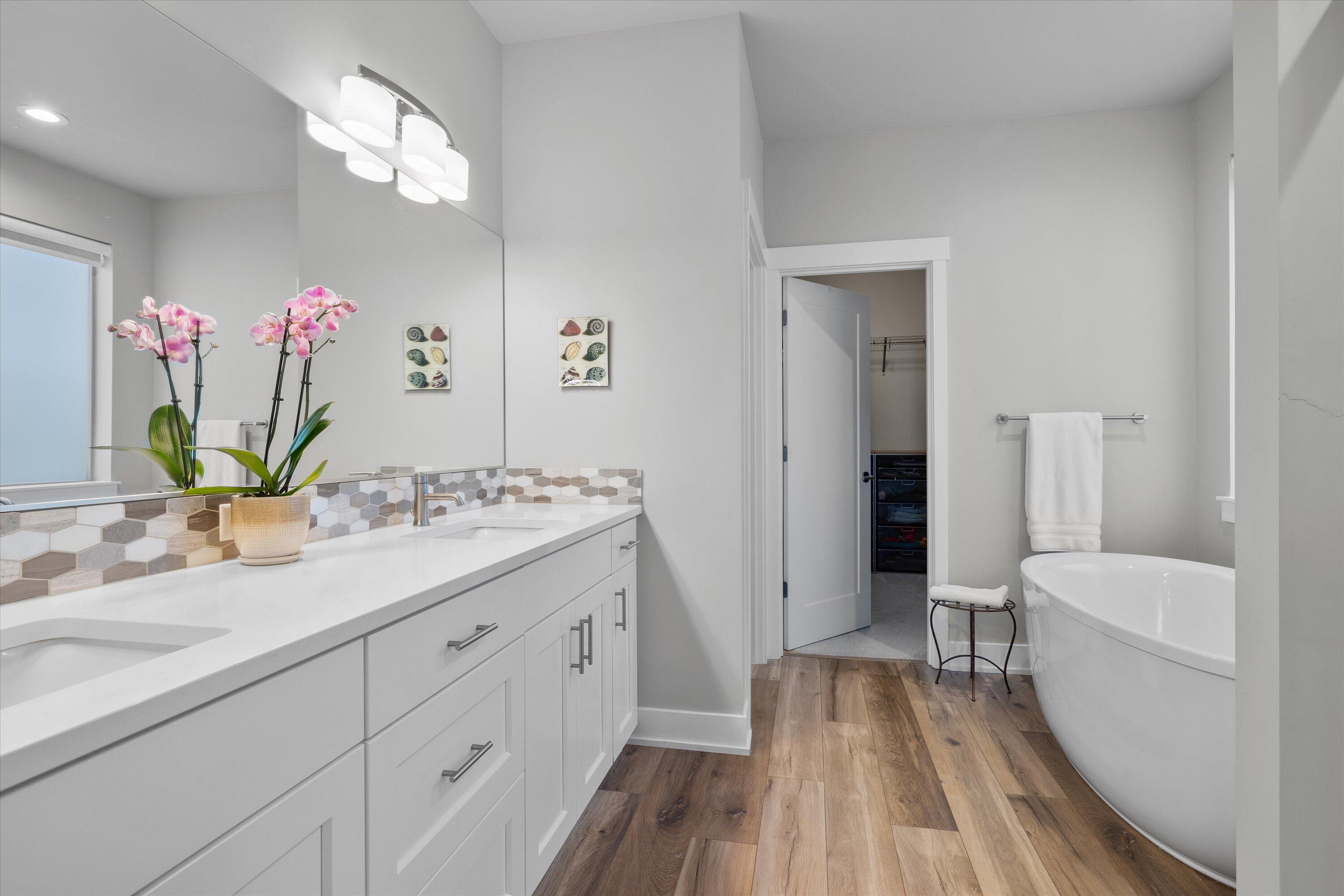 3755 Northeast Oakside Loop Bend, OR 97701 - Photo 17 of 38 Primary bathroom