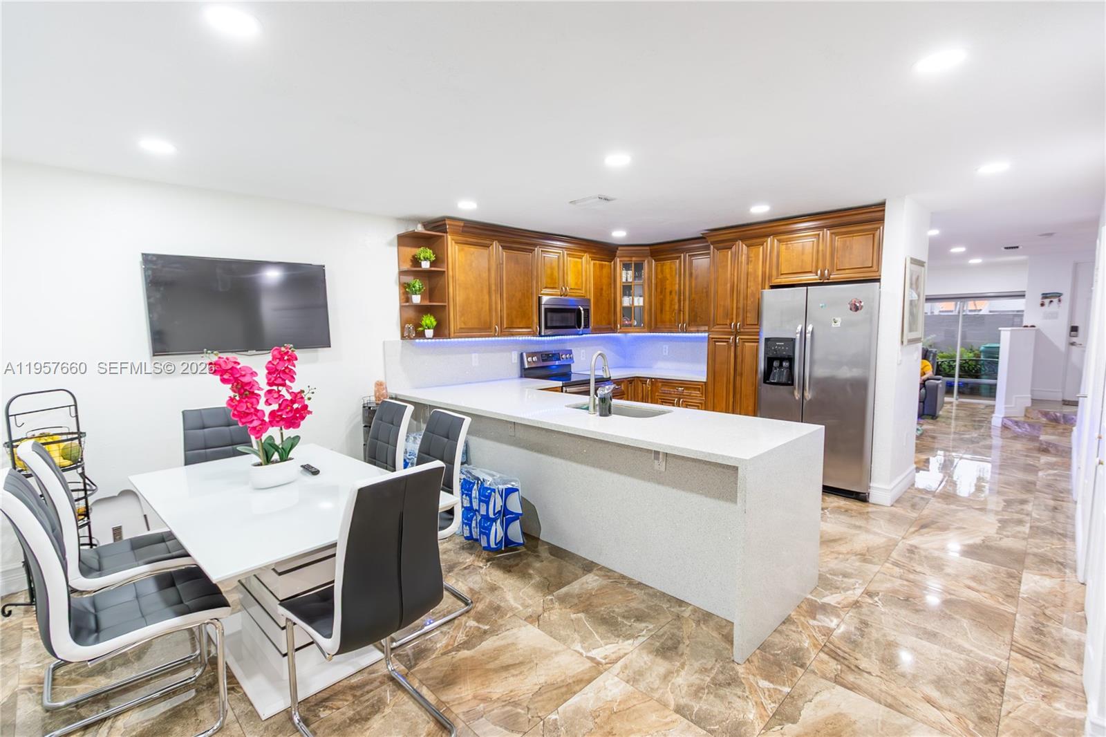 6217 Southwest 128th Place Miami, FL 33183 - Photo 11 of 30