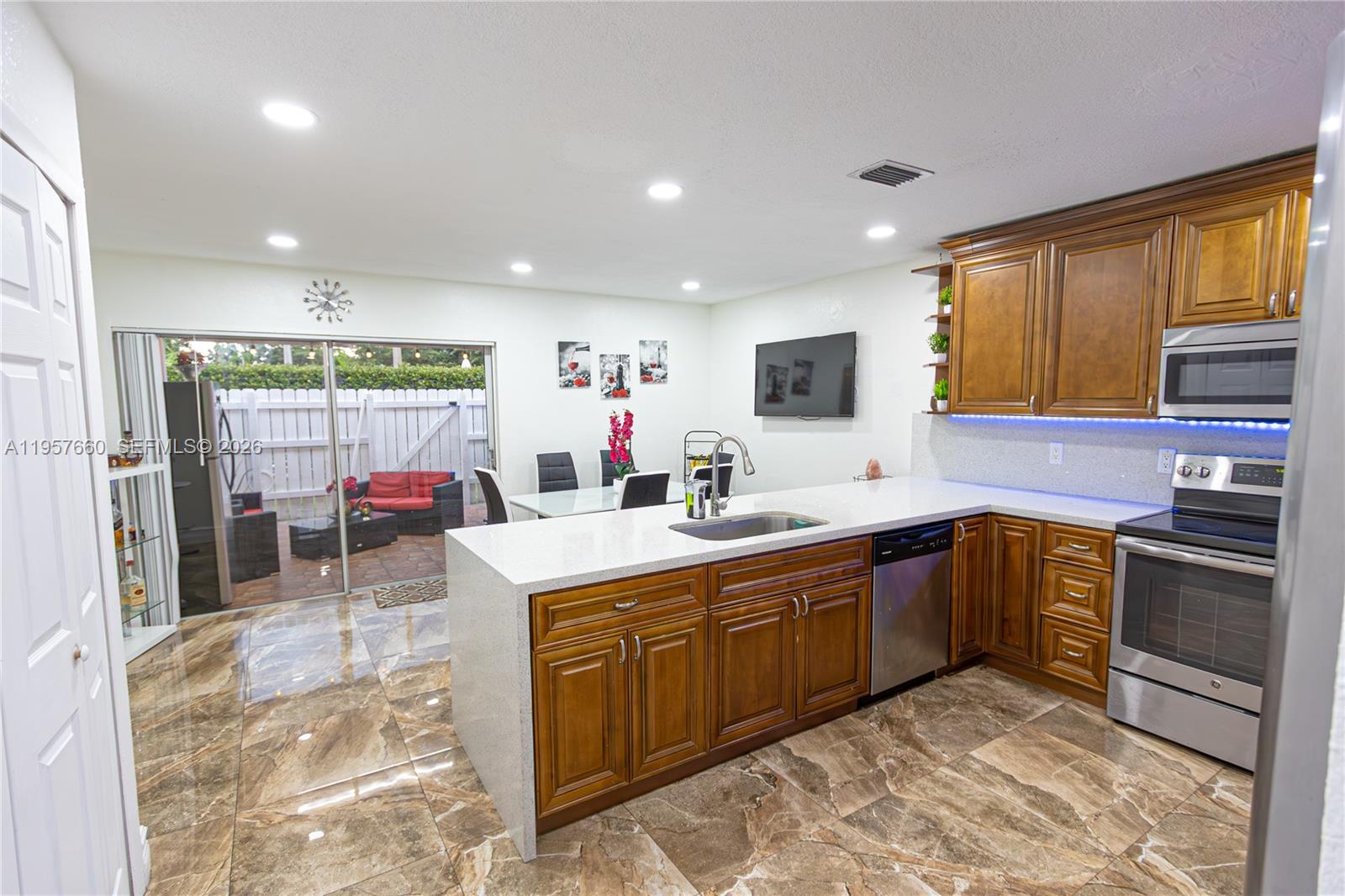 6217 Southwest 128th Place Miami, FL 33183 - Photo 13 of 30