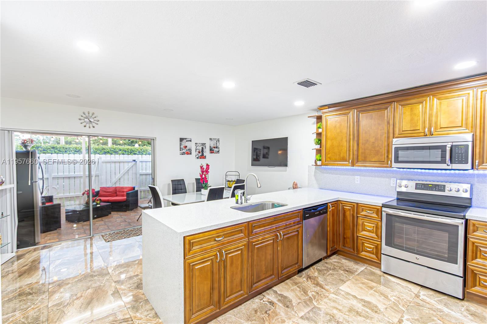 6217 Southwest 128th Place Miami, FL 33183 - Photo 8 of 30