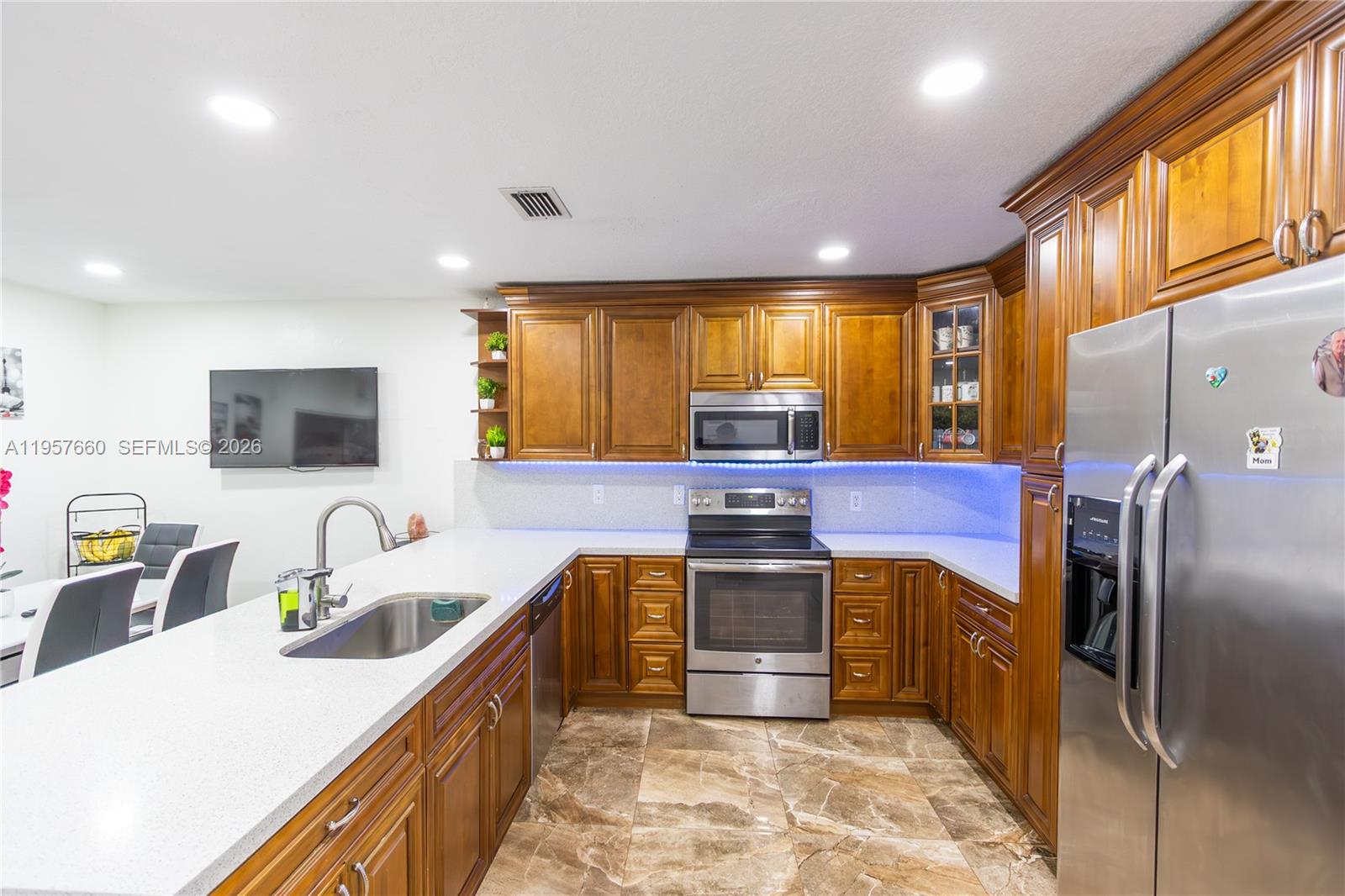 6217 Southwest 128th Place Miami, FL 33183 - Photo 10 of 30