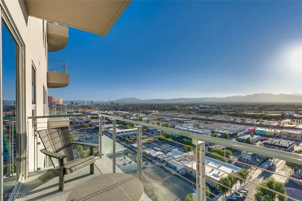 $2,900 | 200 Hoover Avenue, Unit 1502, Las Vegas, NV 89101