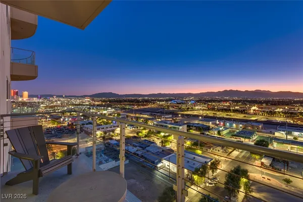 $2,900 | 200 Hoover Avenue, Unit 1502, Las Vegas, NV 89101