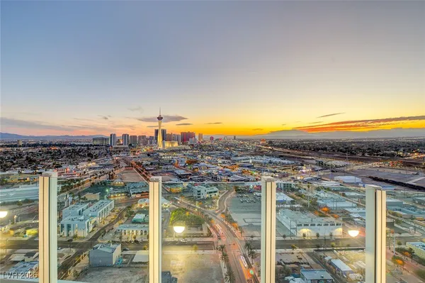 $2,900 | 200 Hoover Avenue, Unit 1502, Las Vegas, NV 89101