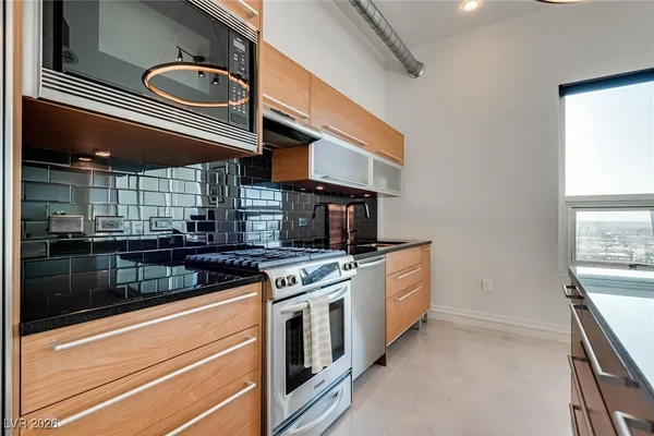 $2,900 | 200 Hoover Avenue, Unit 1502, Las Vegas, NV 89101