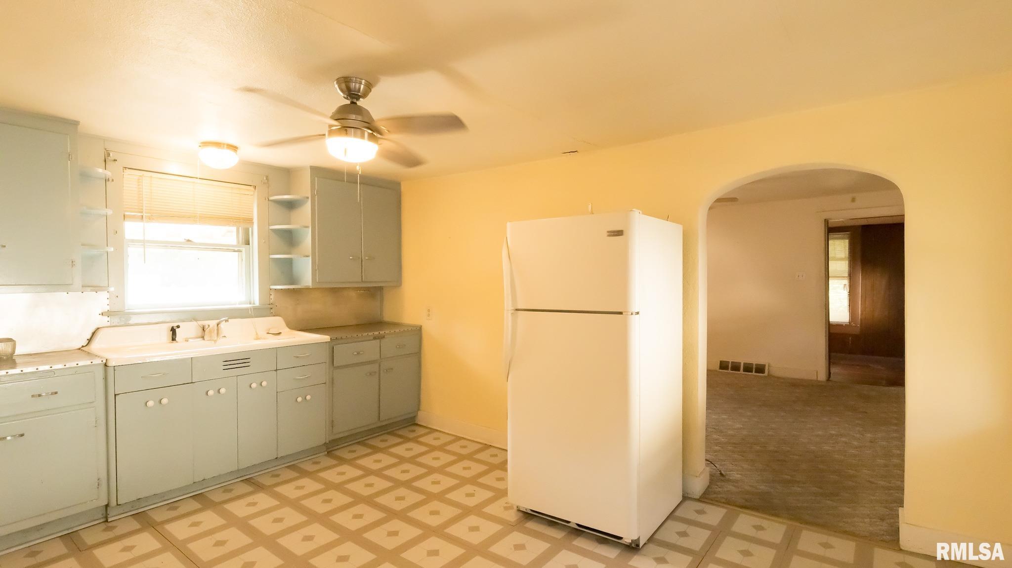 129 East Sangamon Avenue Springfield, IL 62702 - Photo 3 of 17 Gallery Image 3