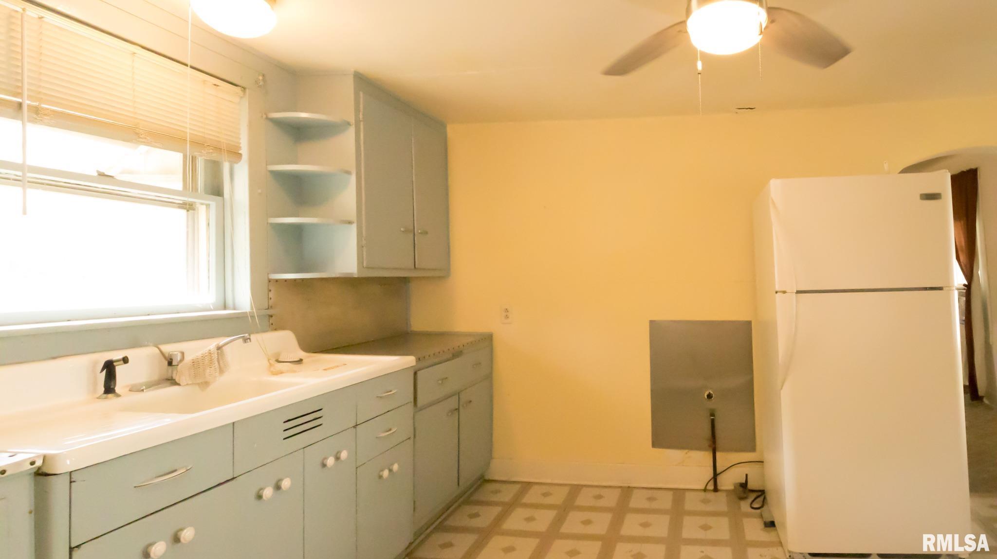 129 East Sangamon Avenue Springfield, IL 62702 - Photo 5 of 17 Gallery Image 5