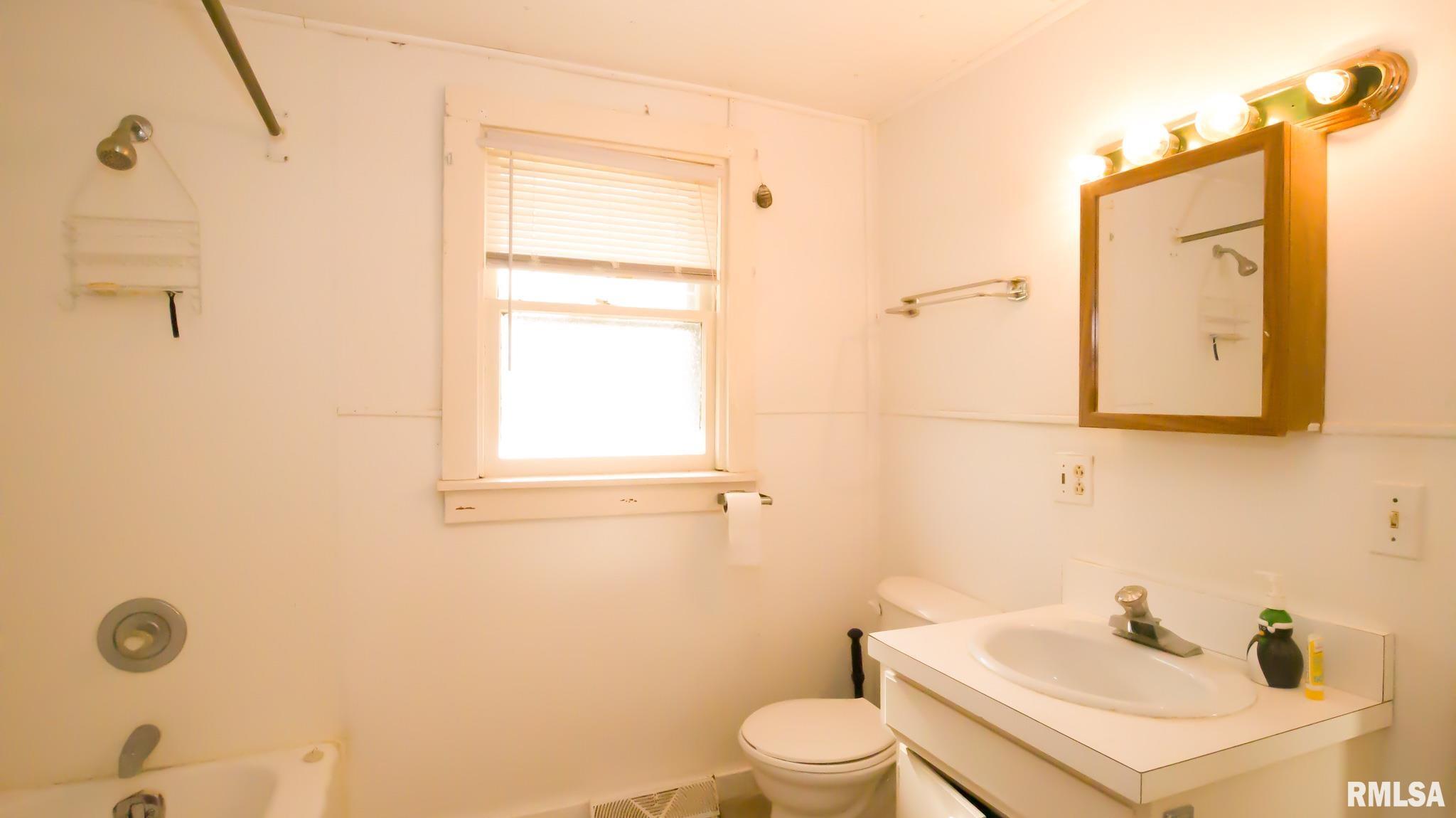129 East Sangamon Avenue Springfield, IL 62702 - Photo 6 of 17 Gallery Image 6