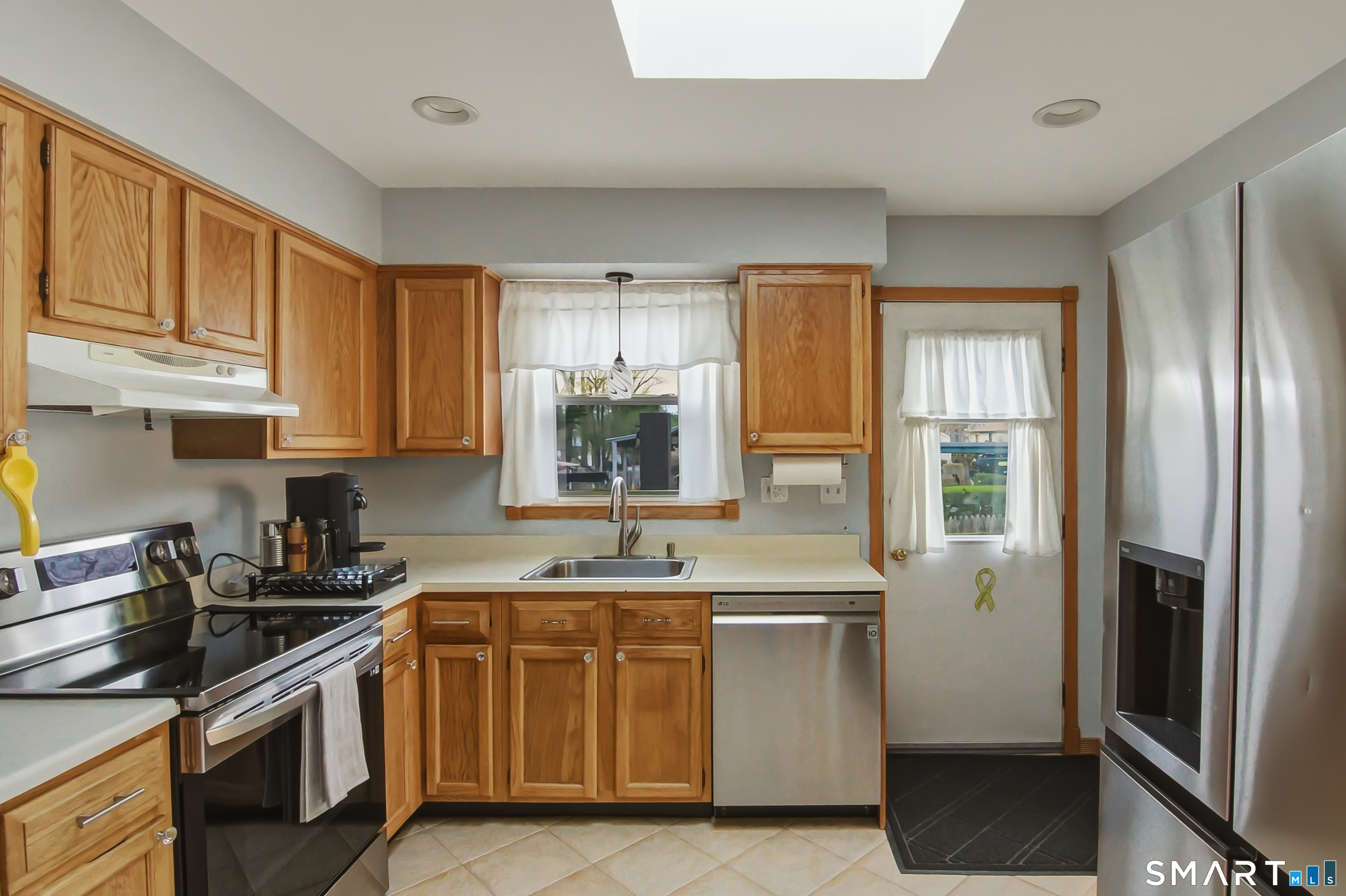 81 Dodd Avenue Bridgeport, CT 06606 - Photo 14 of 40