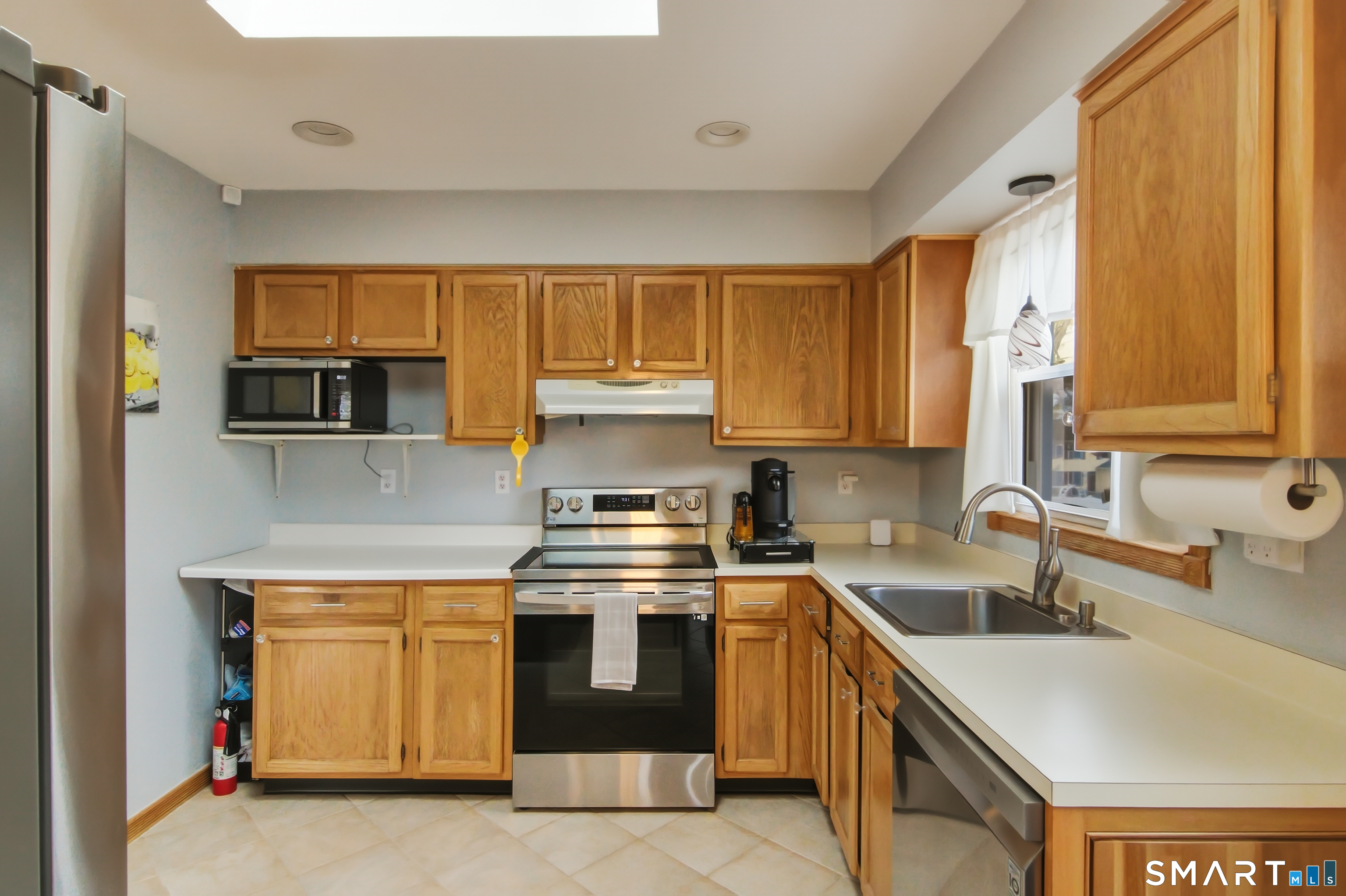 81 Dodd Avenue Bridgeport, CT 06606 - Photo 15 of 40