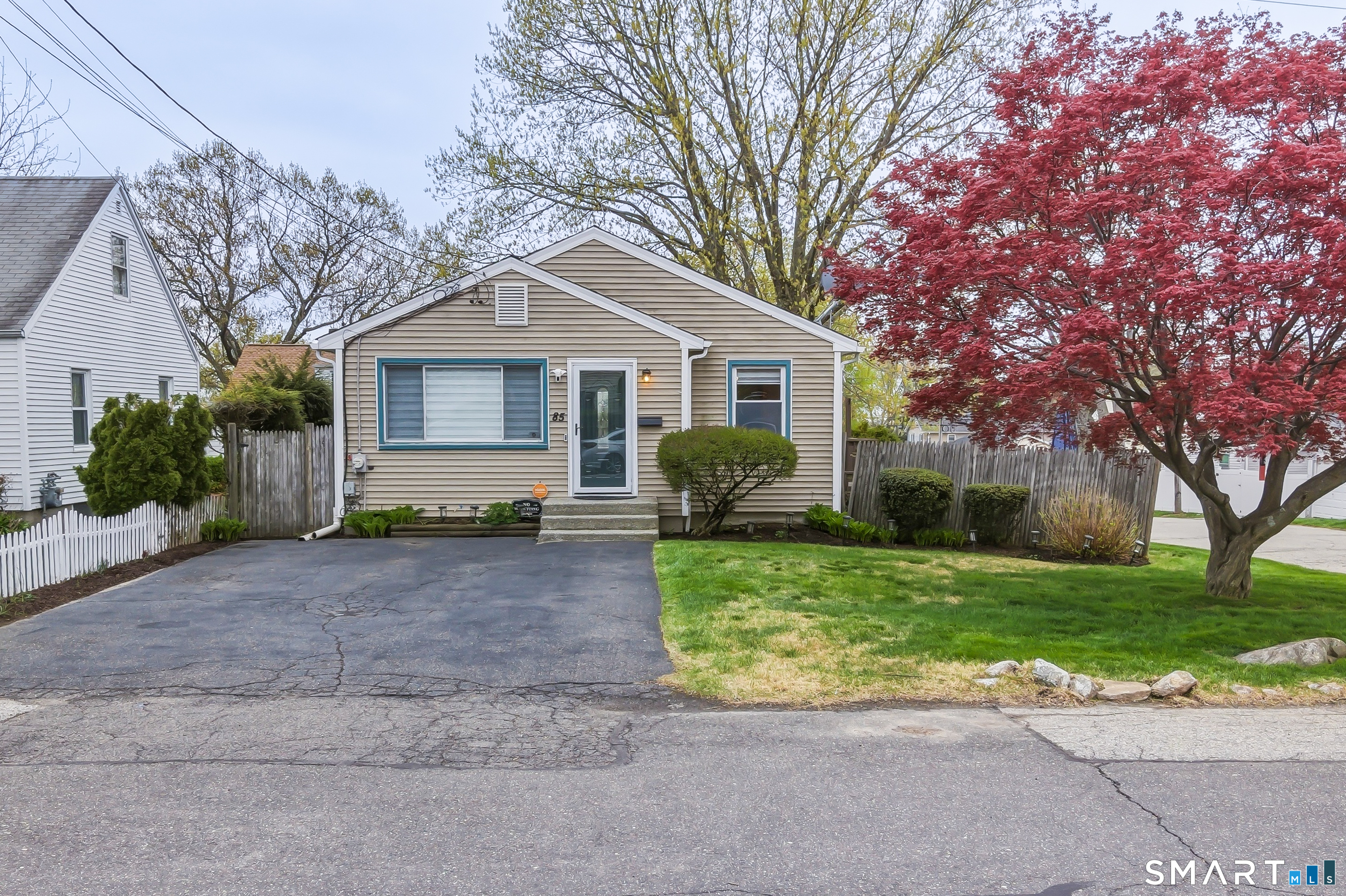 81 Dodd Avenue Bridgeport, CT 06606 - Photo 2 of 40