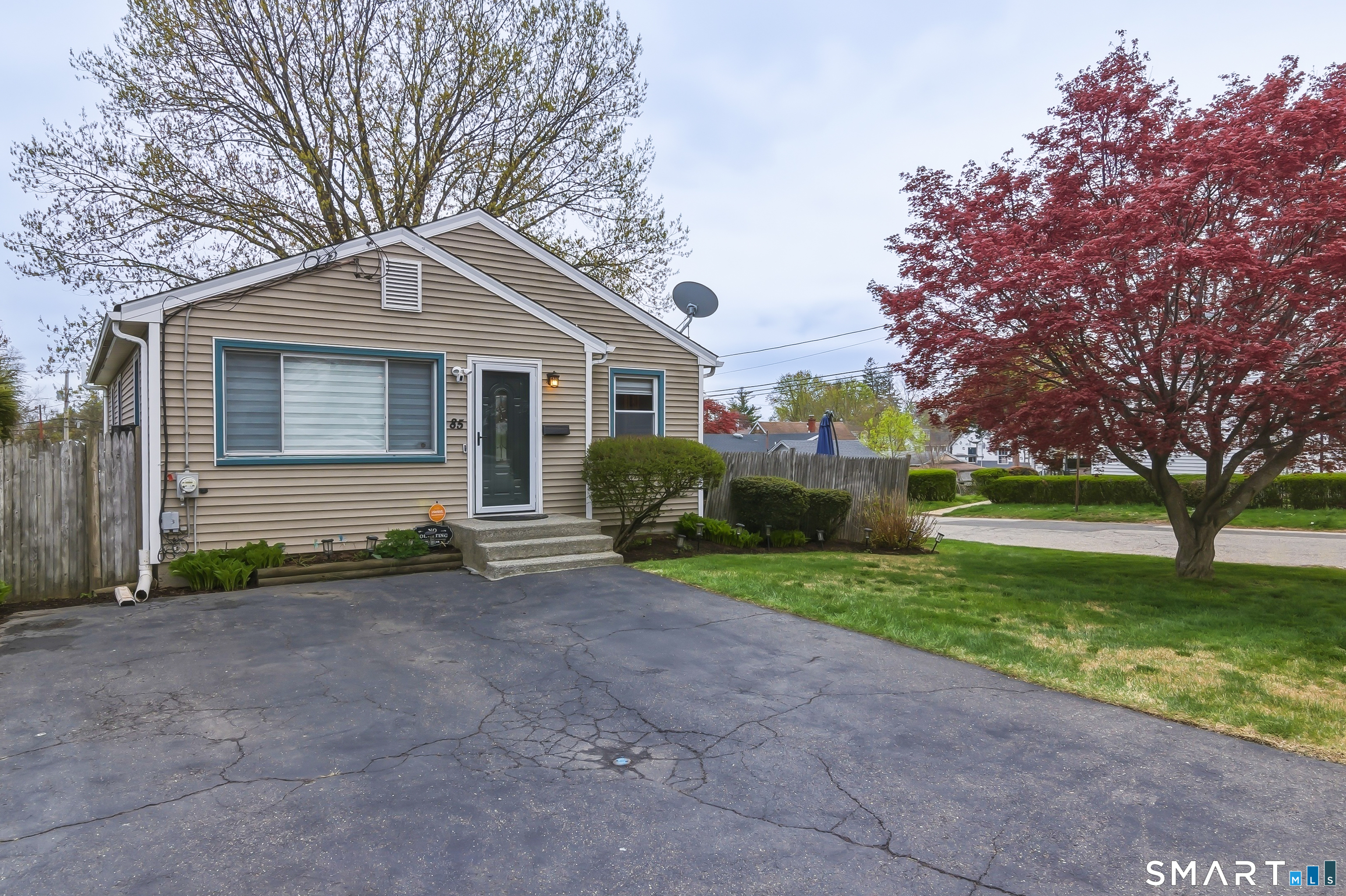 81 Dodd Avenue Bridgeport, CT 06606 - Photo 3 of 40
