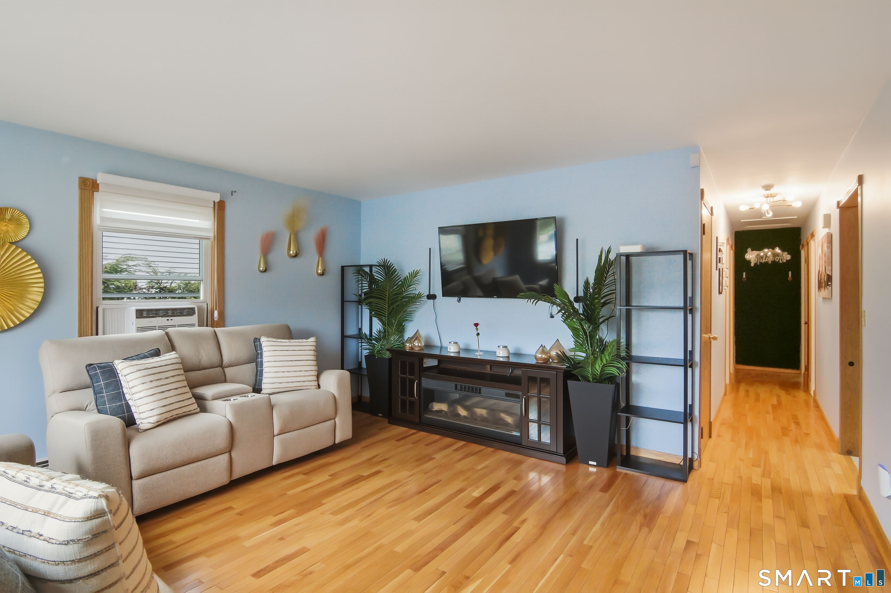 81 Dodd Avenue Bridgeport, CT 06606 - Photo 4 of 40