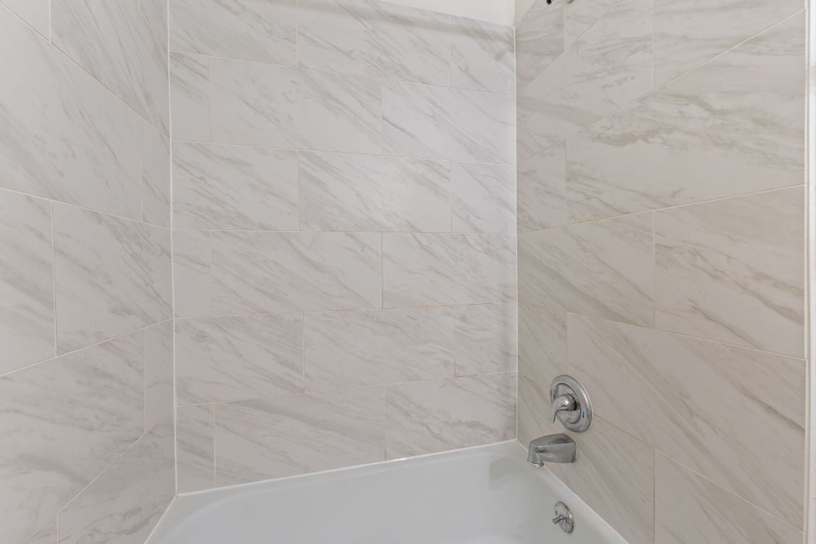 1907 Fairlawn Lane, Unit 3 Austin, TX 78704 - Photo 14 of 19 a bathroom with a bathtub