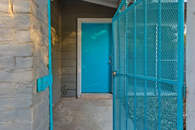 a picture of a bench in a mirror