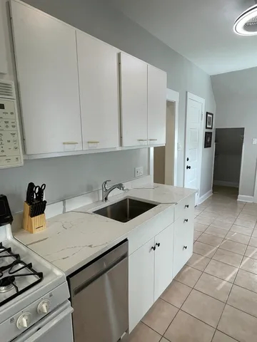 $1,695 | 433 Wisconsin Avenue, Unit 3, Oak Park, IL 60302