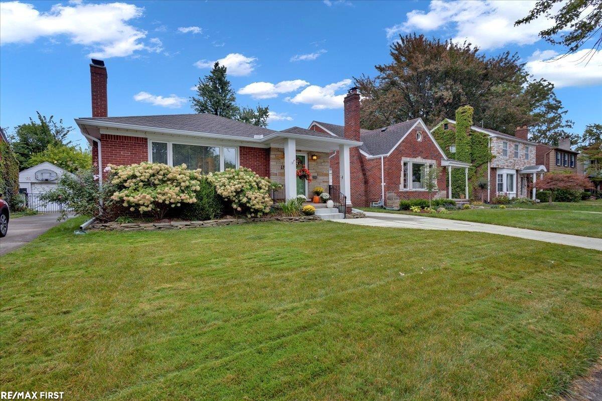 1794 Bournemouth Road Grosse Pointe Woods, MI 48236 - Photo 2 of 32