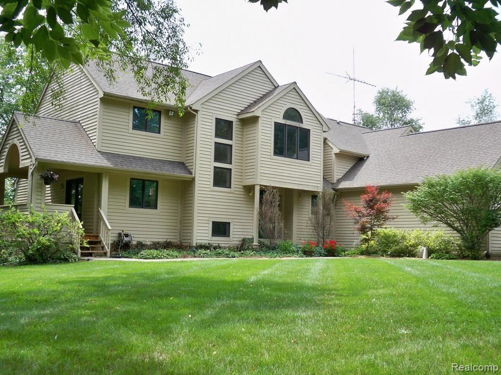 2475 Pleasant Valley Road Brighton, MI 48114 - Photo 1 of 45 1.JPG