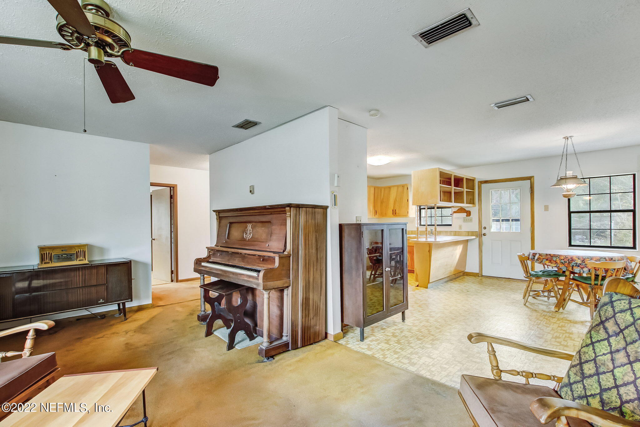 5665 Maverick Road Middleburg, FL 32068 - Photo 38 of 46 Living Room