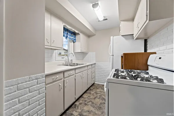 $1,300 | 3409 Collegiate Court, Fort Wayne, IN 46805