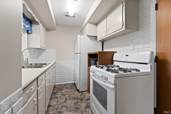 $1,300 | 3409 Collegiate Court, Fort Wayne, IN 46805