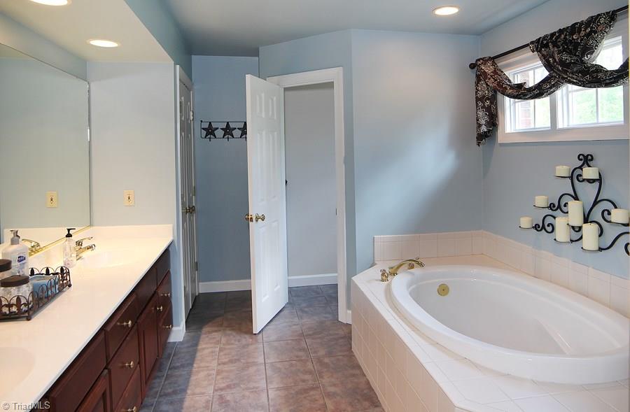 8409 Case Ridge Drive Oak Ridge, NC 27310 - Photo 15 of 30