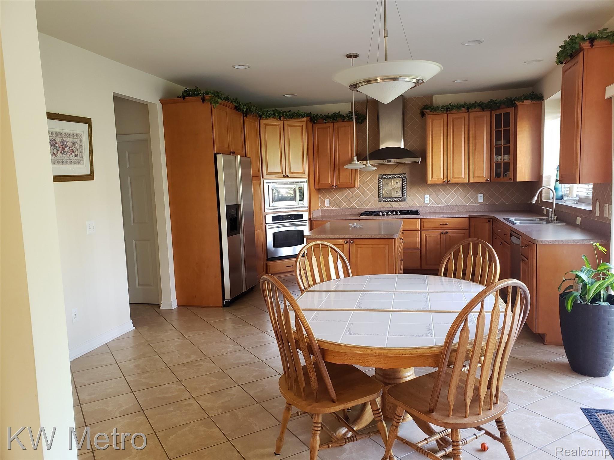 1227 Letica Drive Rochester, MI 48307 - Photo 21 of 58 Kitchen with Nook