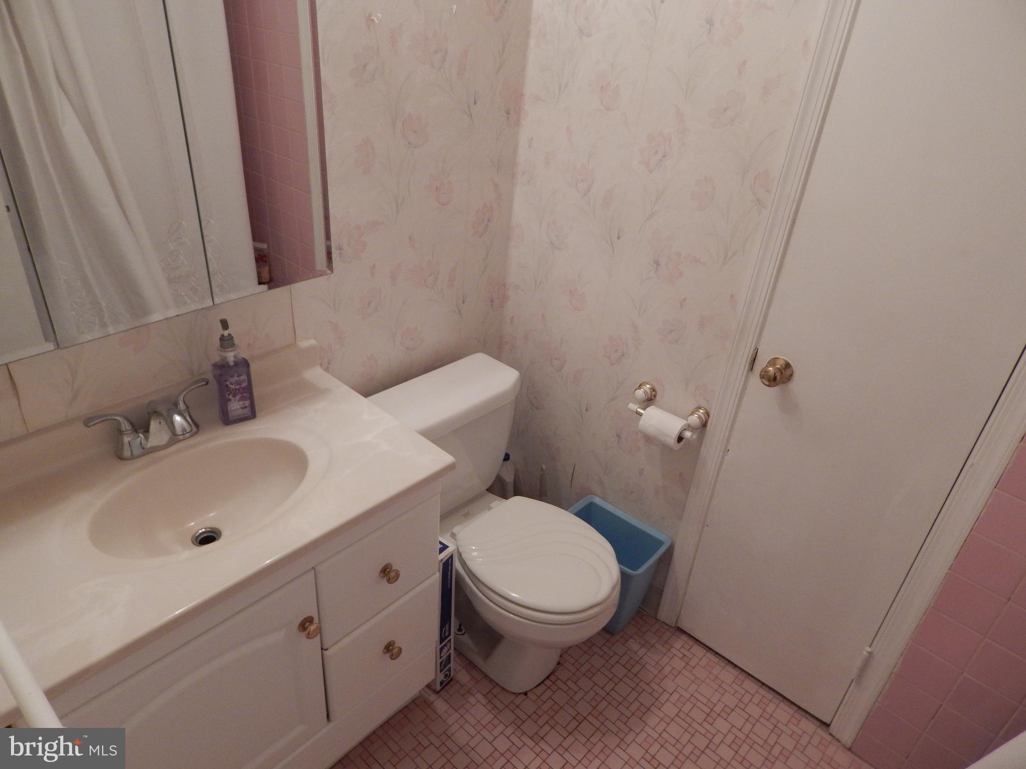 3902 Dorchester Road Philadelphia, PA 19154 - Photo 12 of 24 Hall Bath