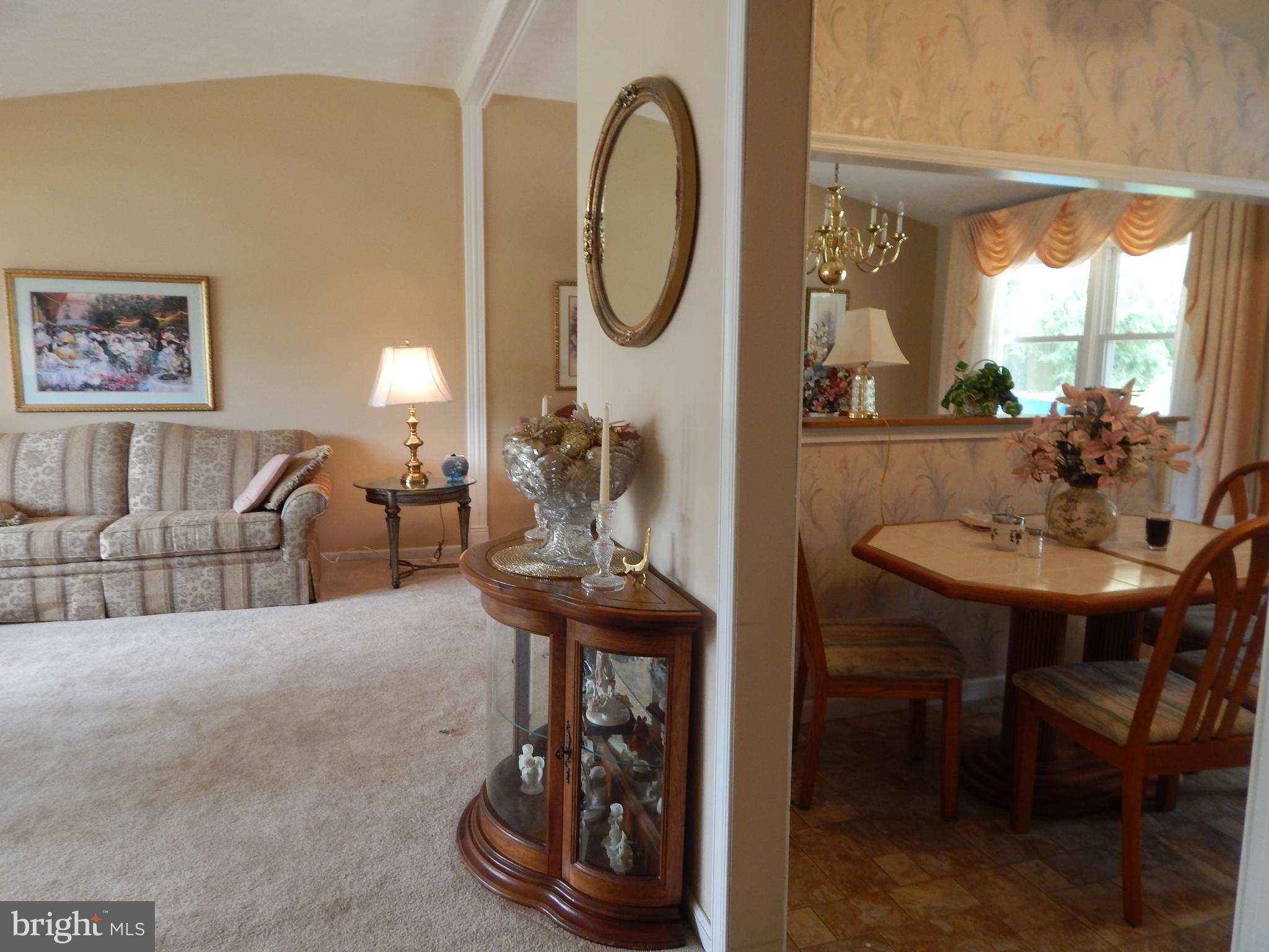 3902 Dorchester Road Philadelphia, PA 19154 - Photo 13 of 24 Kitchen, Living room, Dining room