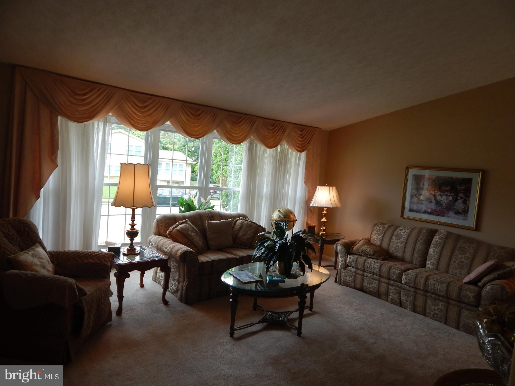 3902 Dorchester Road Philadelphia, PA 19154 - Photo 17 of 24 Living Room