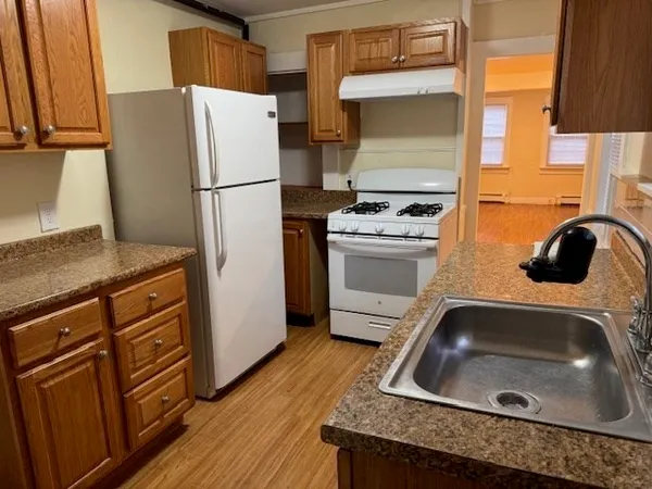 $2,400 | 277 East Merrimack Street, Unit 1, Lowell, MA 01852