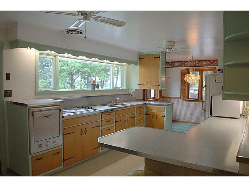 725 Bradys Ridge Road Beaver, PA 15009 - Photo 9 of 25 Kitchen.
