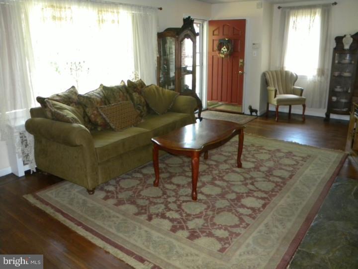107 Crocus Road Feasterville-Trevose, PA 19053 - Photo 3 of 19 Living Room