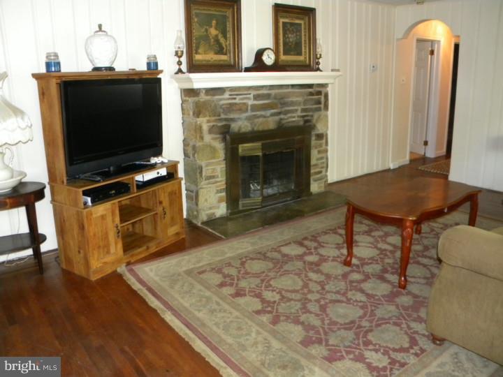 107 Crocus Road Feasterville-Trevose, PA 19053 - Photo 4 of 19 Living Room