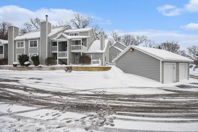 $349,000 | 1514 North Oakhill Drive, Unit L8, South Bend, IN 46637