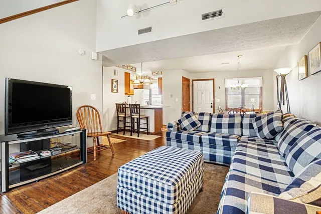 $349,000 | 1514 North Oakhill Drive, Unit L8, South Bend, IN 46637