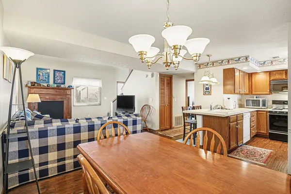 $315,000 | 1514 North Oakhill Drive, South Bend, IN 46637