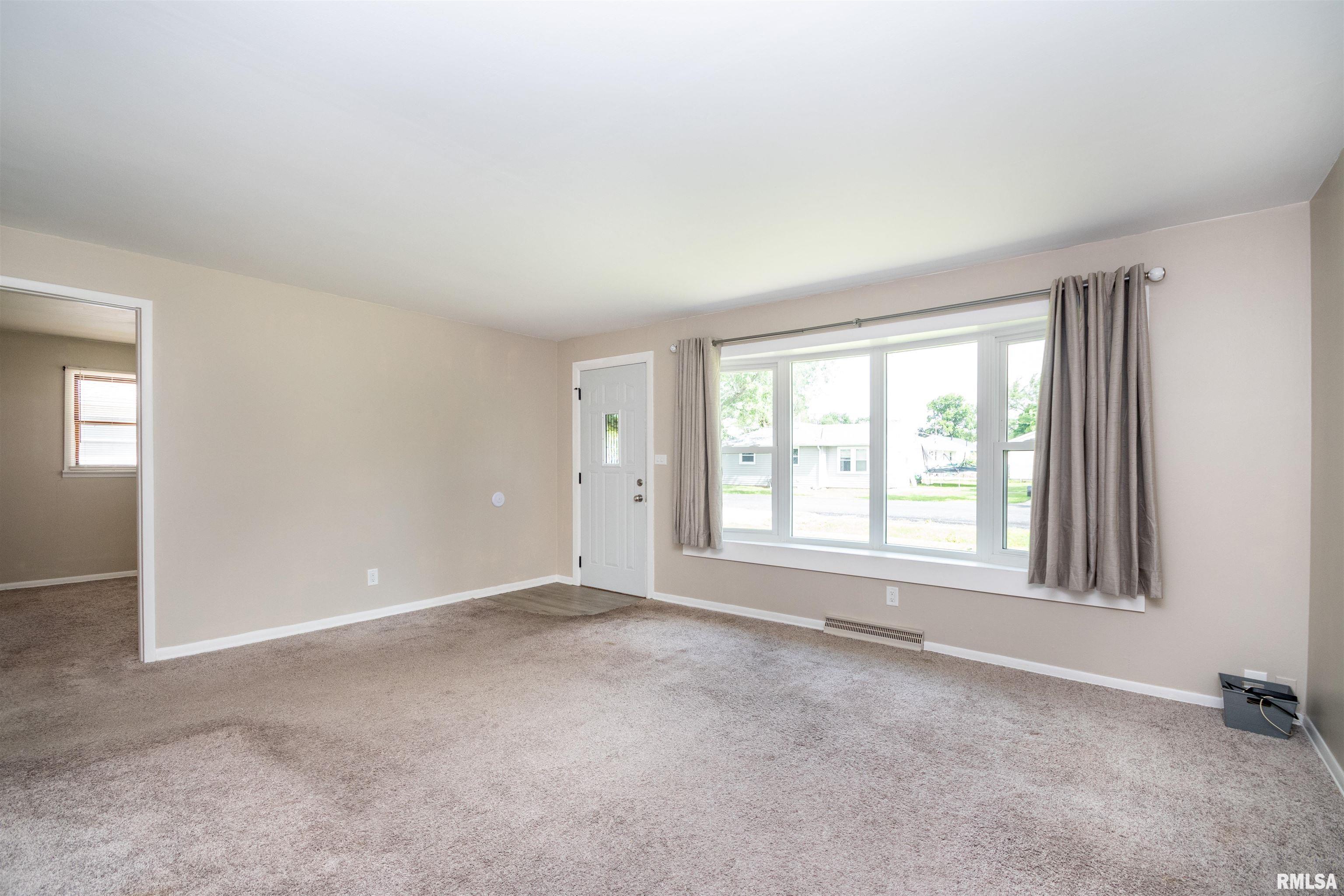 108 Duensing Lane Washington, IL 61571 - Photo 7 of 29