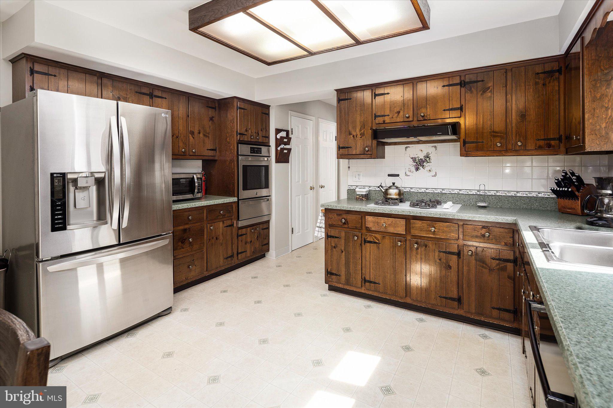 348 George Dye Road Hamilton, NJ 08690 - Photo 11 of 32