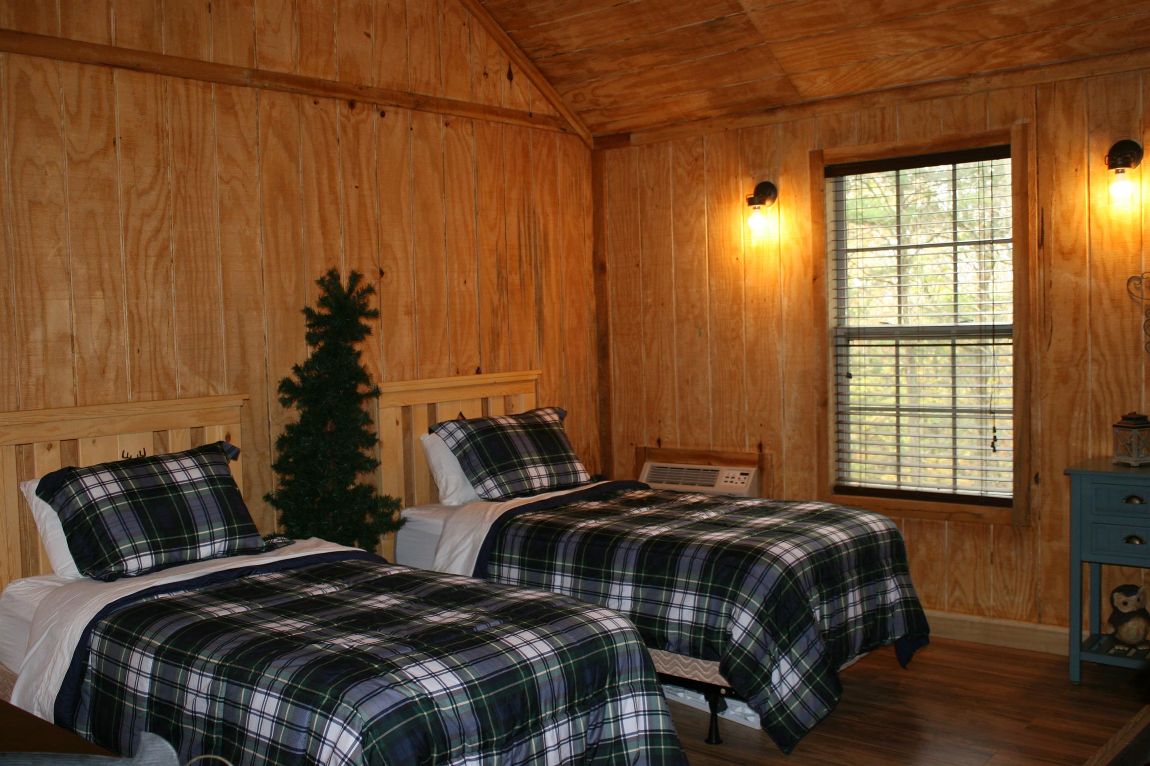 560 Poplar Road Silver Point, TN 38582 - Photo 16 of 29 Twin beds in the loft!