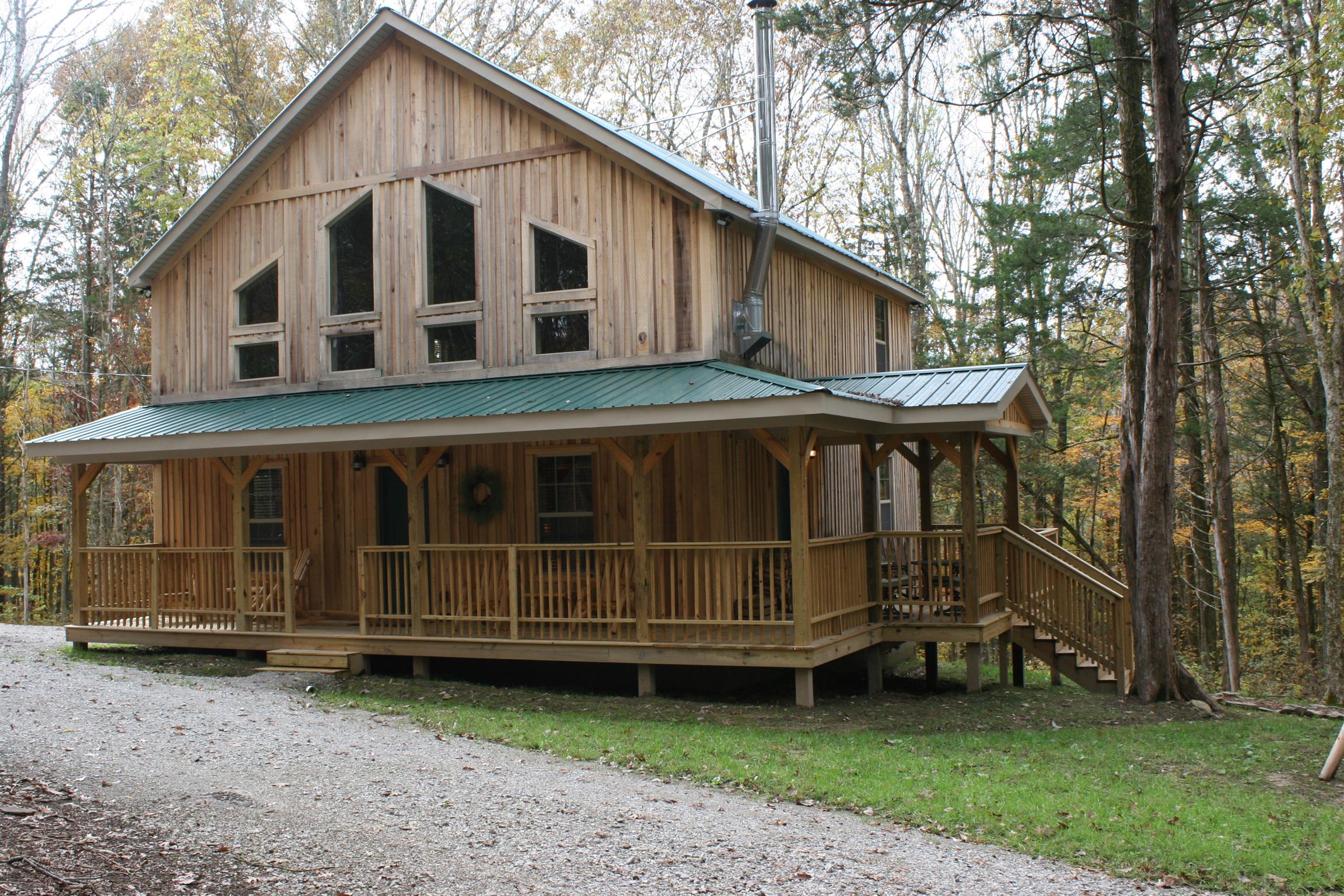 560 Poplar Road Silver Point, TN 38582 - Photo 2 of 29 Cabin sweet Cabin!