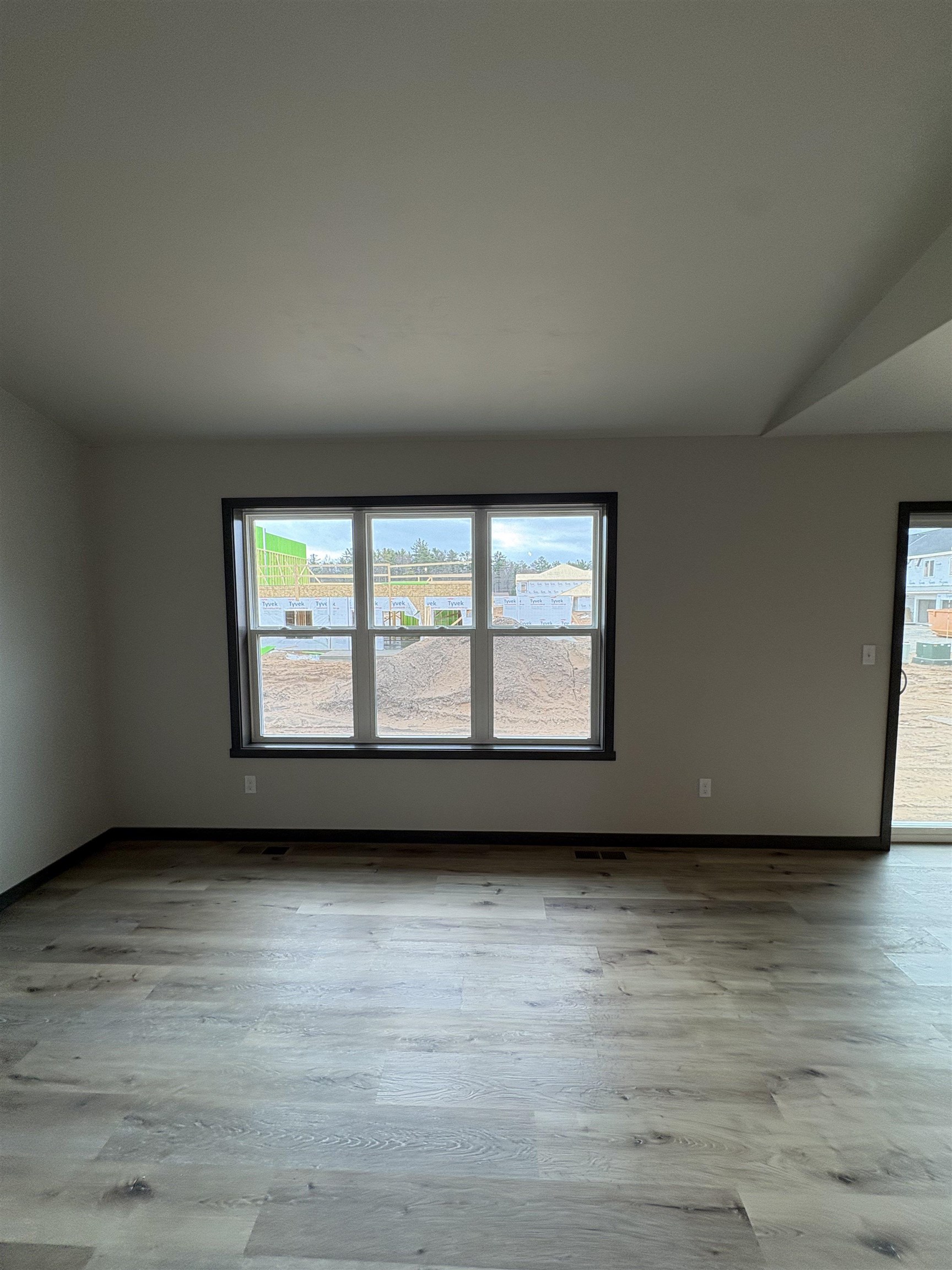 1007 Constellation Way Marinette, WI 54143 - Photo 5 of 34