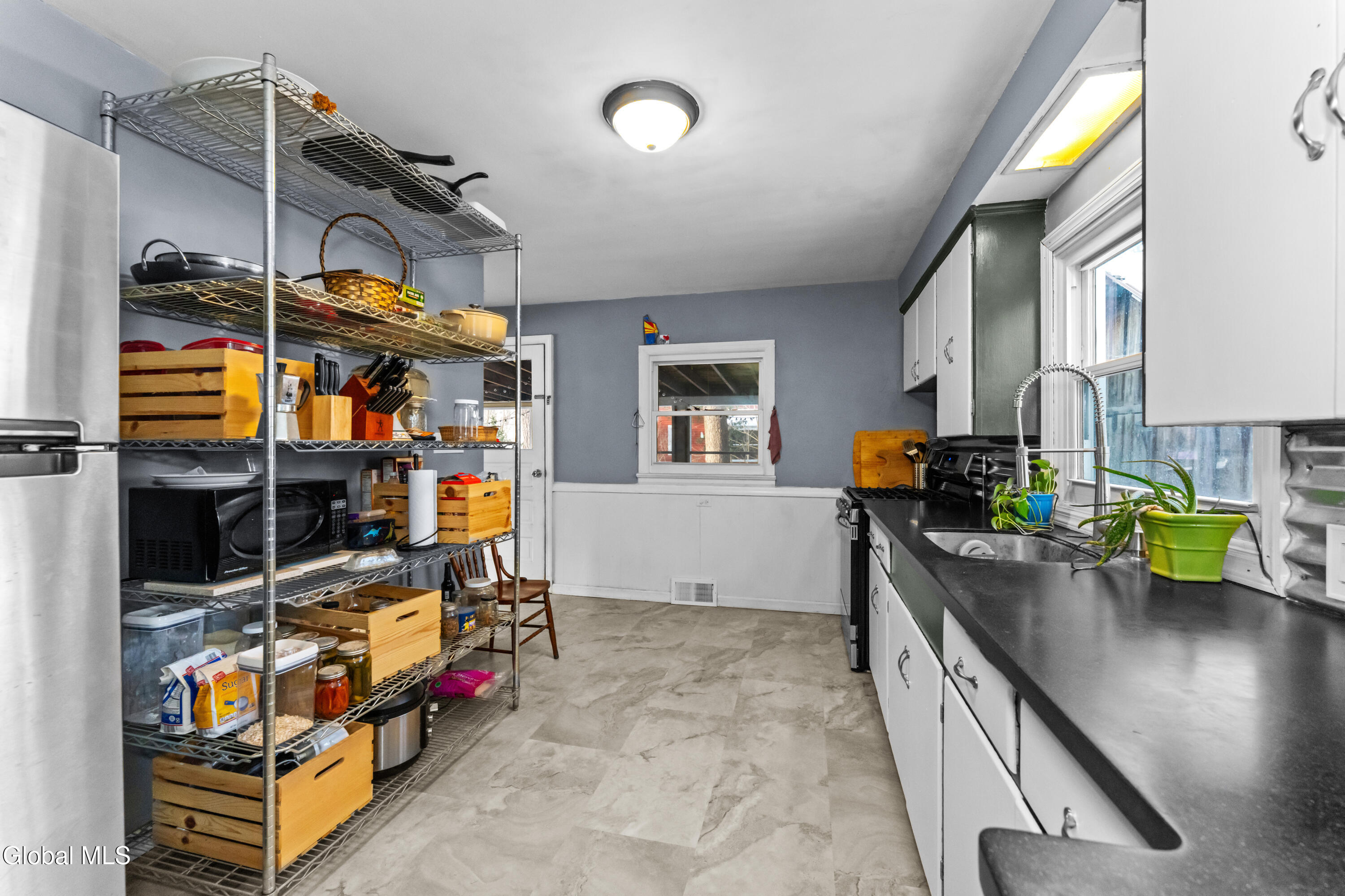 19 Sheffield Road Schenectady, NY 12302 - Photo 12 of 38 2 Kitchen 4