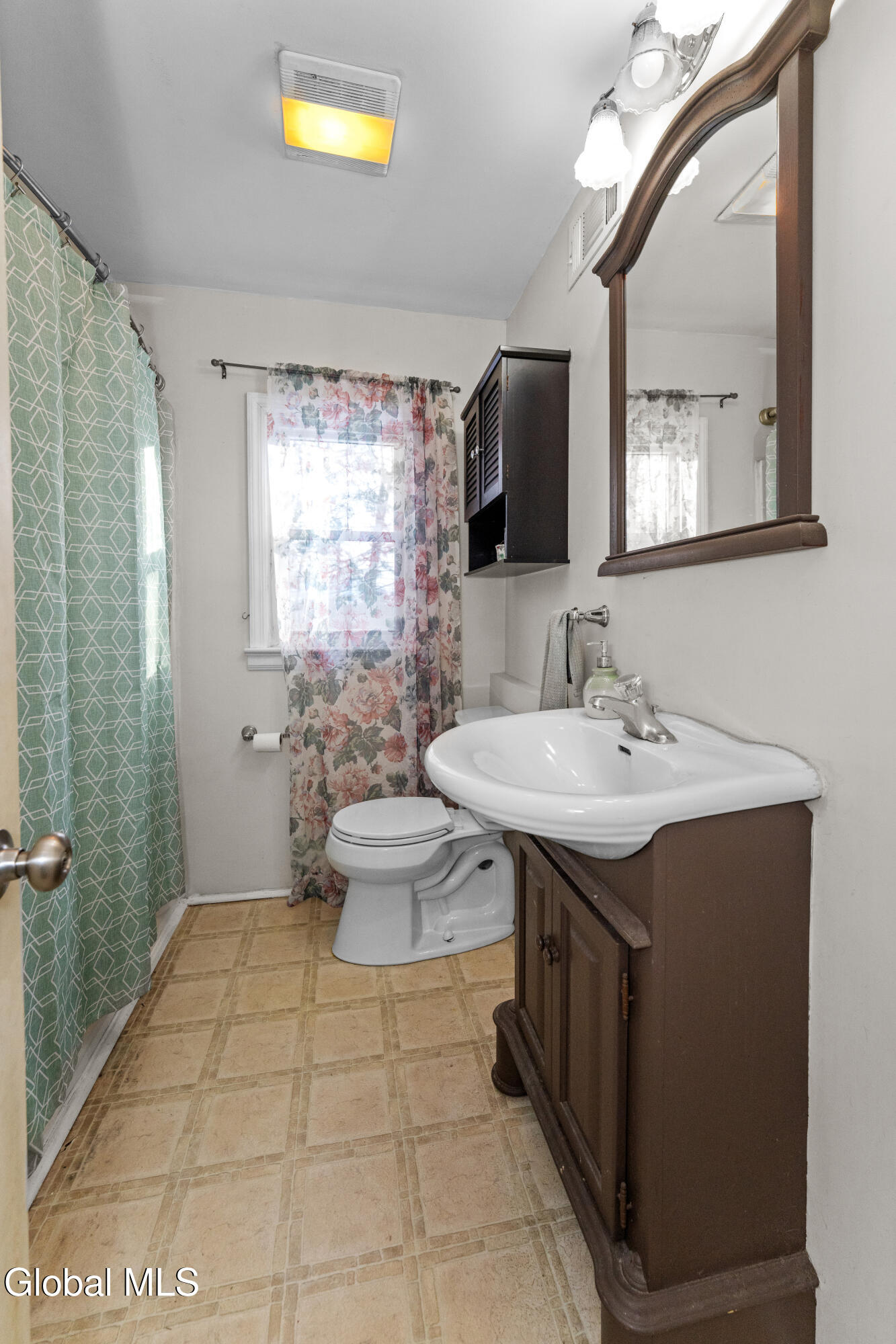 19 Sheffield Road Schenectady, NY 12302 - Photo 24 of 38 6 Bathroom