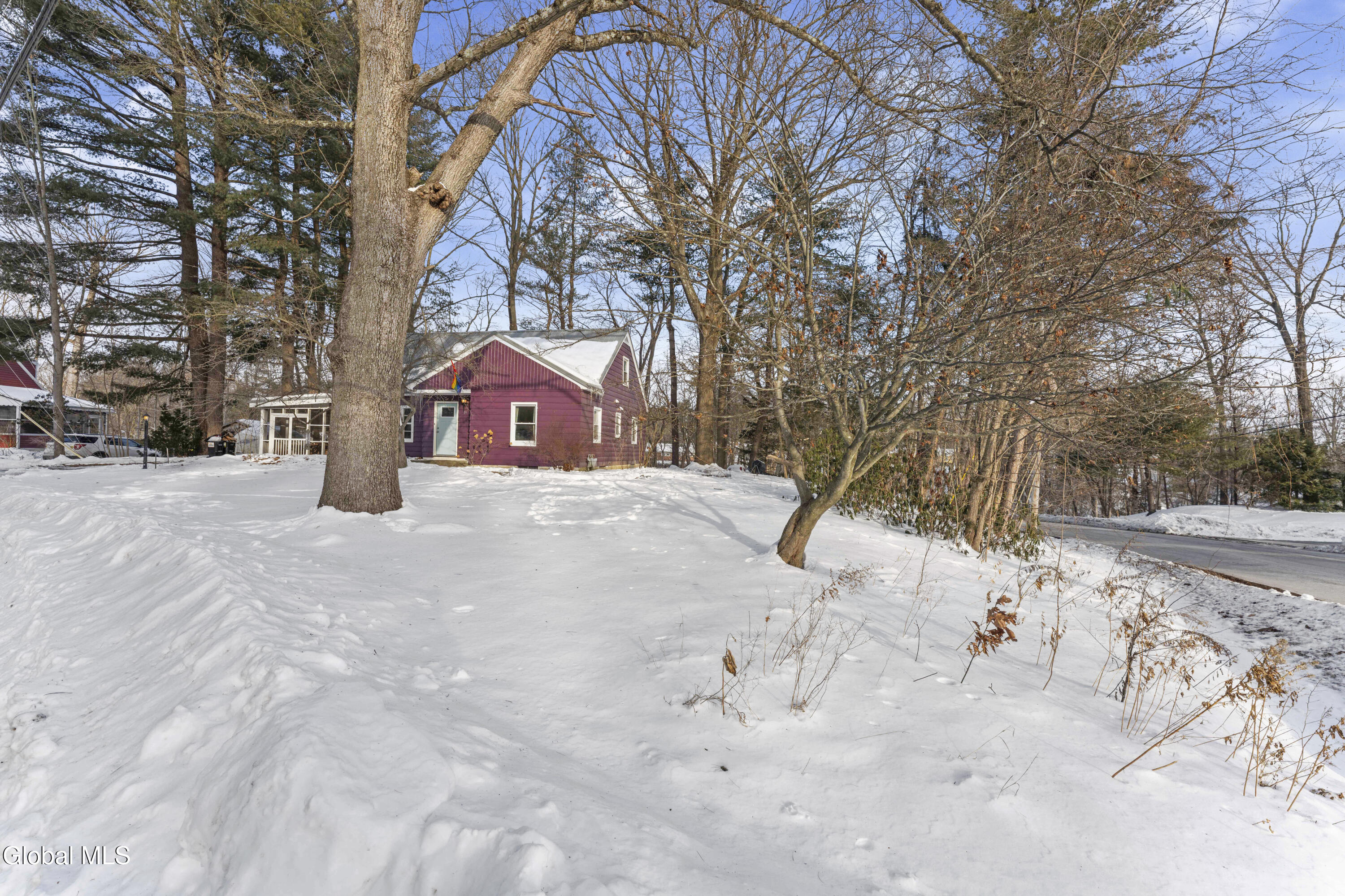 19 Sheffield Road Schenectady, NY 12302 - Photo 3 of 38 0 Front 2
